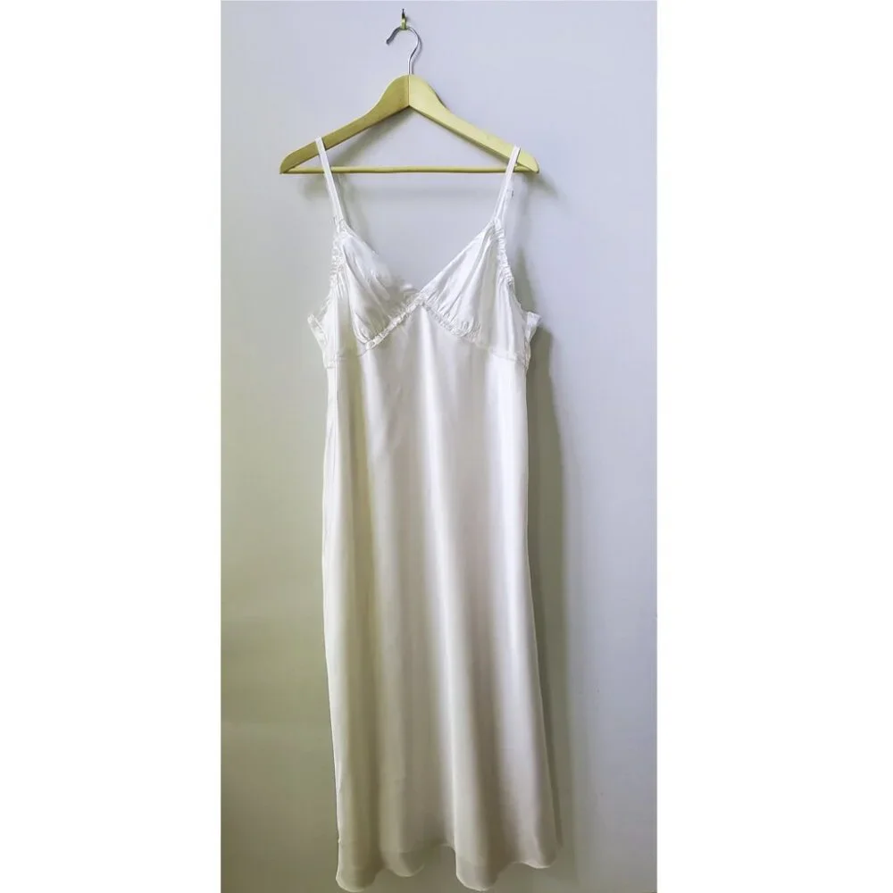 Vera Wang Ivory Satin Chemise - Picture 2 of 6